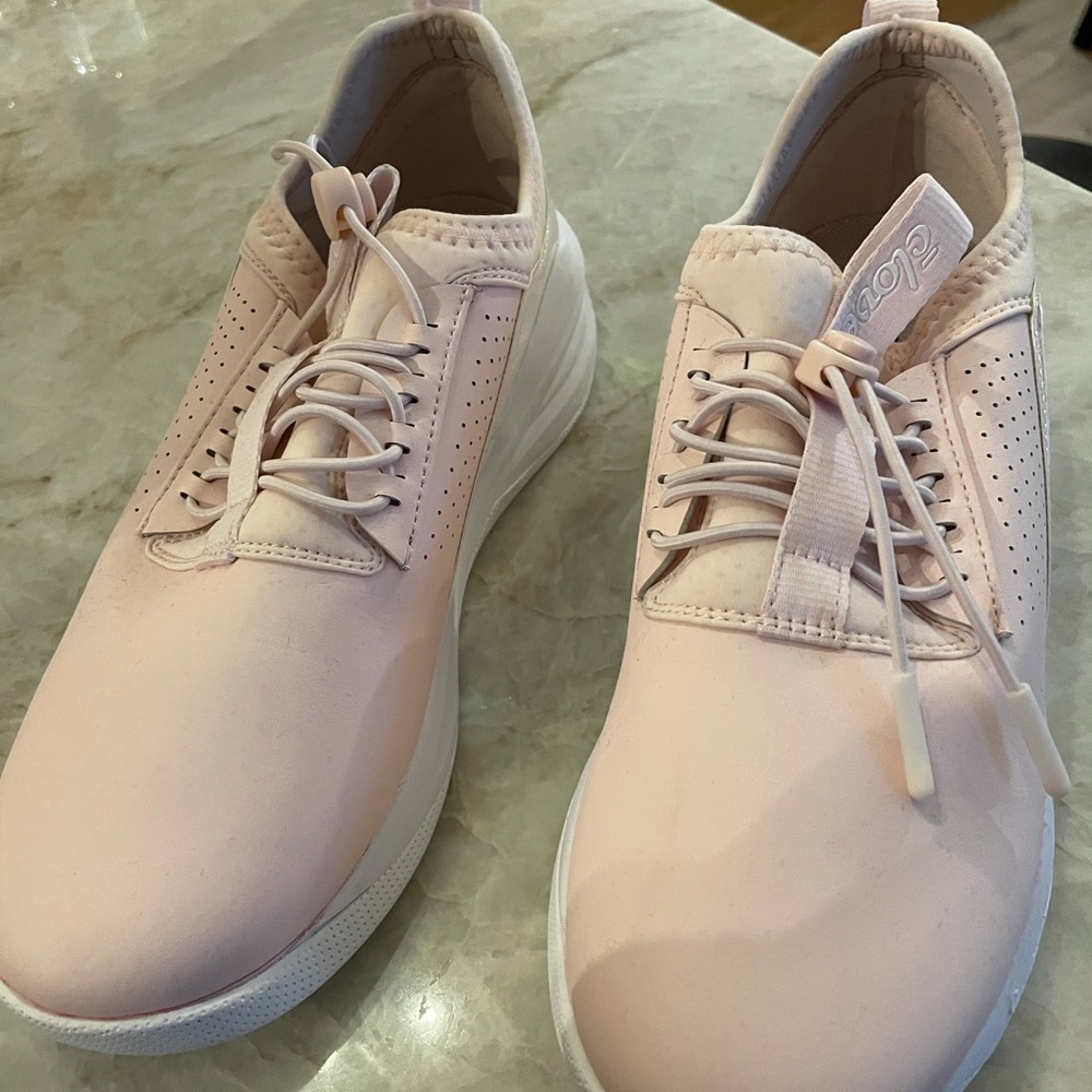Clove healthcare tennis shoes size 7